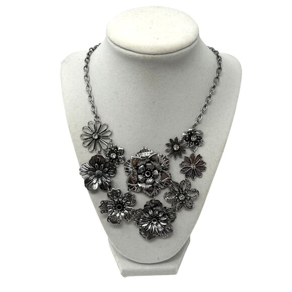 Vintage Charming Charlie Silver Tone Floral Necklace with Silver Tone Chain‎ - Picture 1 of 6